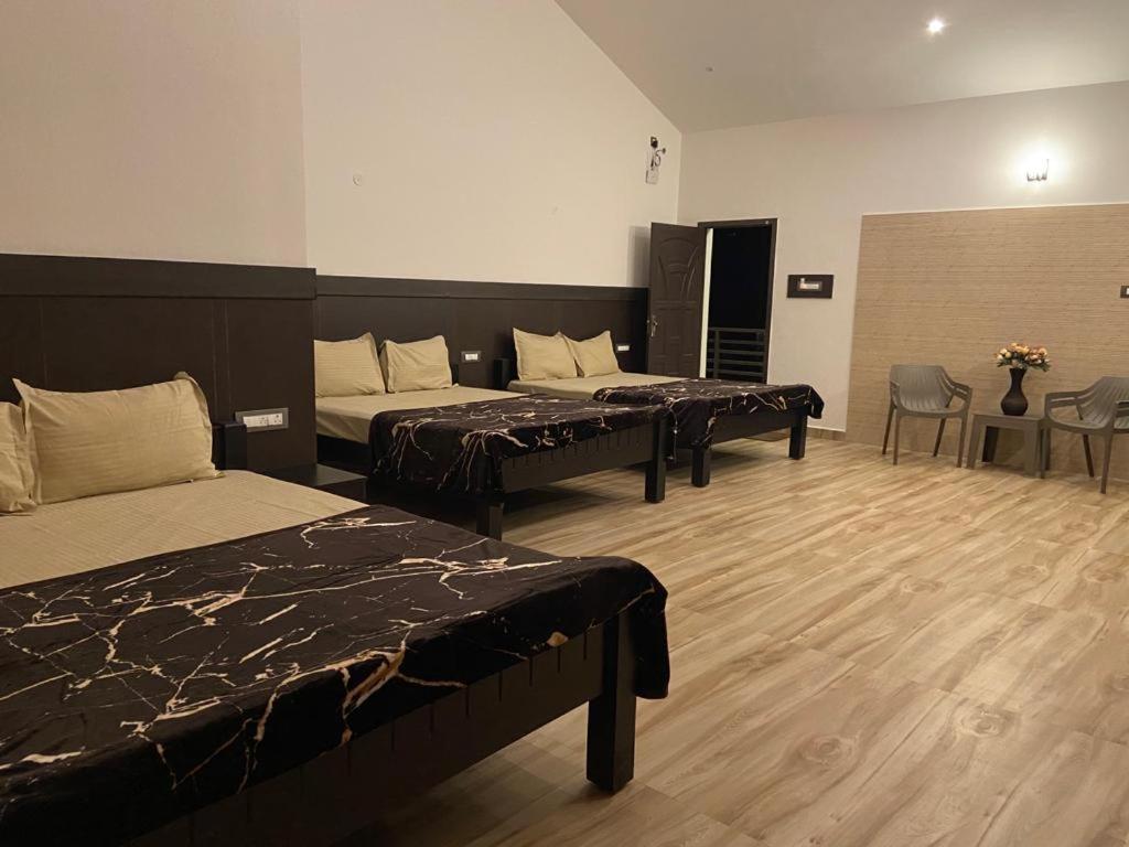 Rr Holiday Inn コダイカナル エクステリア 写真